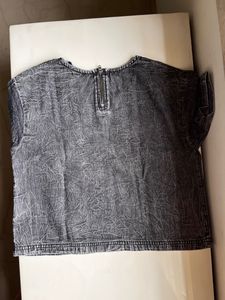 Distressed "78" Graphic Cropped Tee