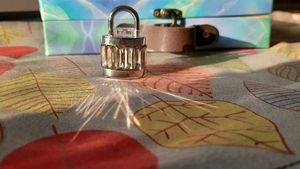 Swarovski Crystal Lock Decor