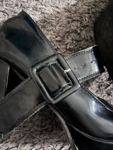 Chic Black Mary Jane Heels