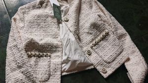 Chic Textured Cropped Jacket