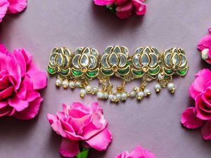Lotus Kundan Centre Clip