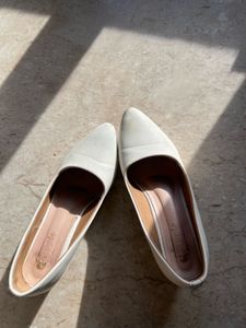 Elegant White Pointed Toe heels