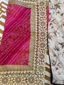 Bandhani dupatta with Embellished Bor
