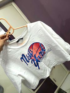 Trendy White Cropped Graphic T-Shirt , M size