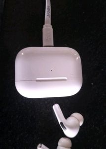 Apple earbuds