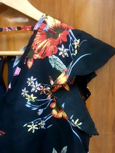 M SIZE 34 Bust Navy Blue Floral Top