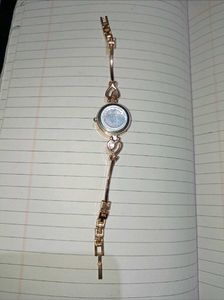 Elegant Gold-Toned Ladies’ Bracelet Watch