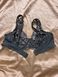 Black &amp; White Floral Lace Bra