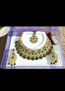 Exquisite Emerald &amp; Gold Kundan Jewellery Set