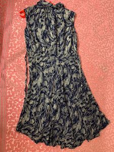 Navvy Blue Sleeveless Midi With Collar For Woman