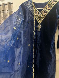 Vastra Official Elegant Navy Blue Velvet Kurta Set