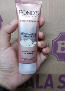 Pond's Bright Beauty Facewash