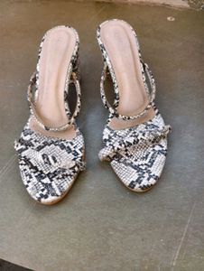 Stylish Snake Print Heeled Sandals