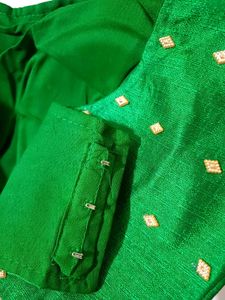 🆕️ Emerald Green Blouse (Sleeves Available)