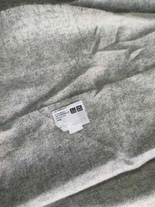 Uniqlo Light Grey Scarf