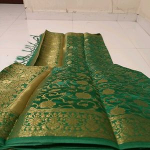 Exquisite Emerald Green Silk duppata with Gold Zar