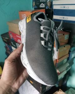 NEW NO USED SPORTS SHOES FOR MEN.