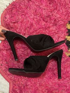 Chic Black Bow Heels