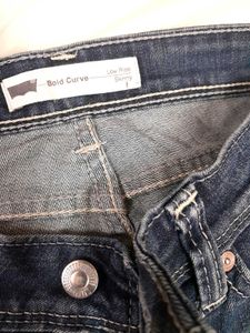 Bold Curve Levi's Jeans