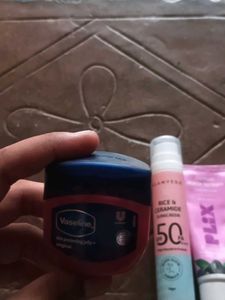 Skincare Essentials Bundle + unexpected freebies �