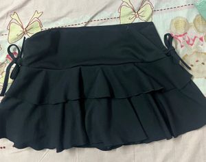 Black Ruffled mini skirt 28-30 🎀
