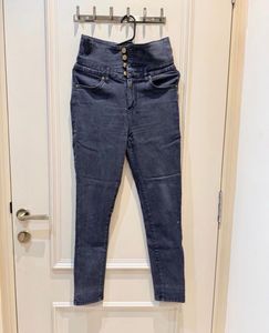 High-Waisted black Denim Jeans