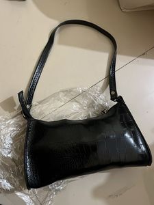Chic Black Croc Embossed Shoulder Bag