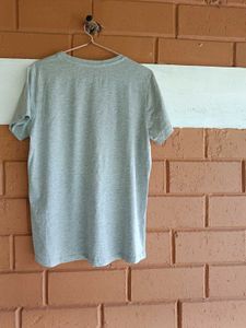 Grey tee