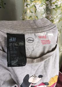 H&amp;M Mickey Mouse Graphic T-Shirt