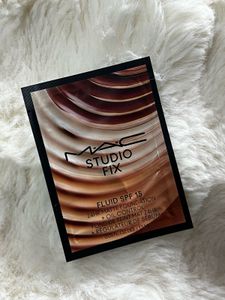 MAC Studio Fix Foundation NC25