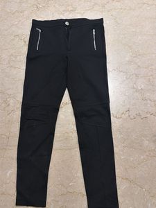 Super black pants with detailing