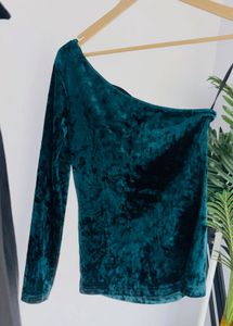 😍 Velvet One-Shoulder Top
