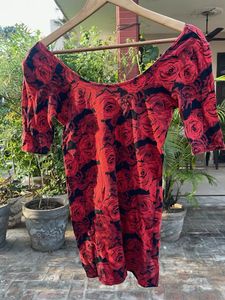 Red Rose Print 3/4 Sleeve Top