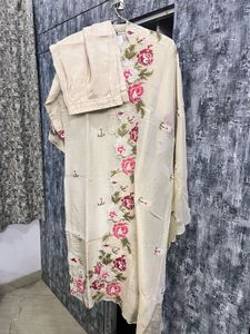 Elegant Cream Kurta Set with Floral Embroidery