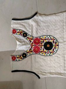 Embroidered Off-white Kurta Top 🤍