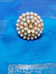 Elegant Pearl & Gold Tone Statement Ring