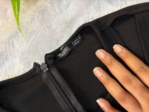 Chic Black Long Sleeve Cropped Top