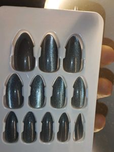 Press-On Nails -  Grey Almond(cateye design