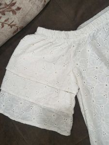 Off-Shoulder Broderie Anglaise schifflie Top