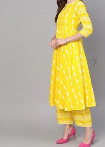 Women Yellow And White Ikat Print Kurta With Palazzos