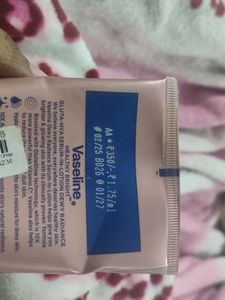Vaseline Gluta-Hya Dewy Radiance Serum-in-lotion