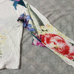 crop top with full sleeves . M size