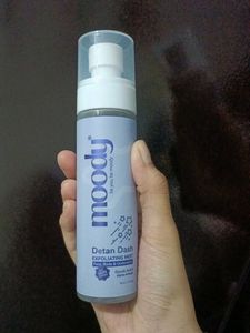 Moody Detan Dash Exfoliating Mist