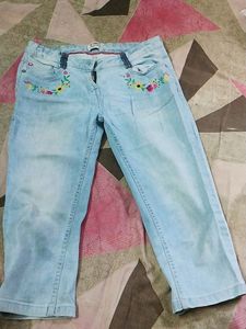 Knee Length Capri Jeans For Girls