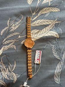Elegant Gold Tone Eiffel Tower Watch