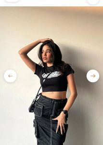 BURGER BAE ROUND NECK CROP BABY TEE