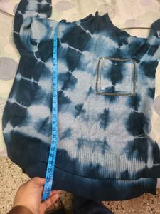 Blue Tie-Dye Knit Sweater in Xl loose style