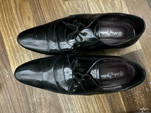 Black Shiny Formal Shoes For Outfits