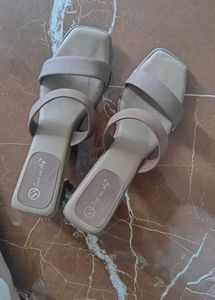 beautiful sandle, use only one time