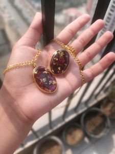 Resin Rose Flowers 🌹 Preserved Necklaces...